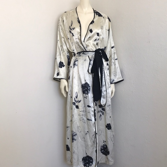 Natori Other - Stunning NATORI full length robe